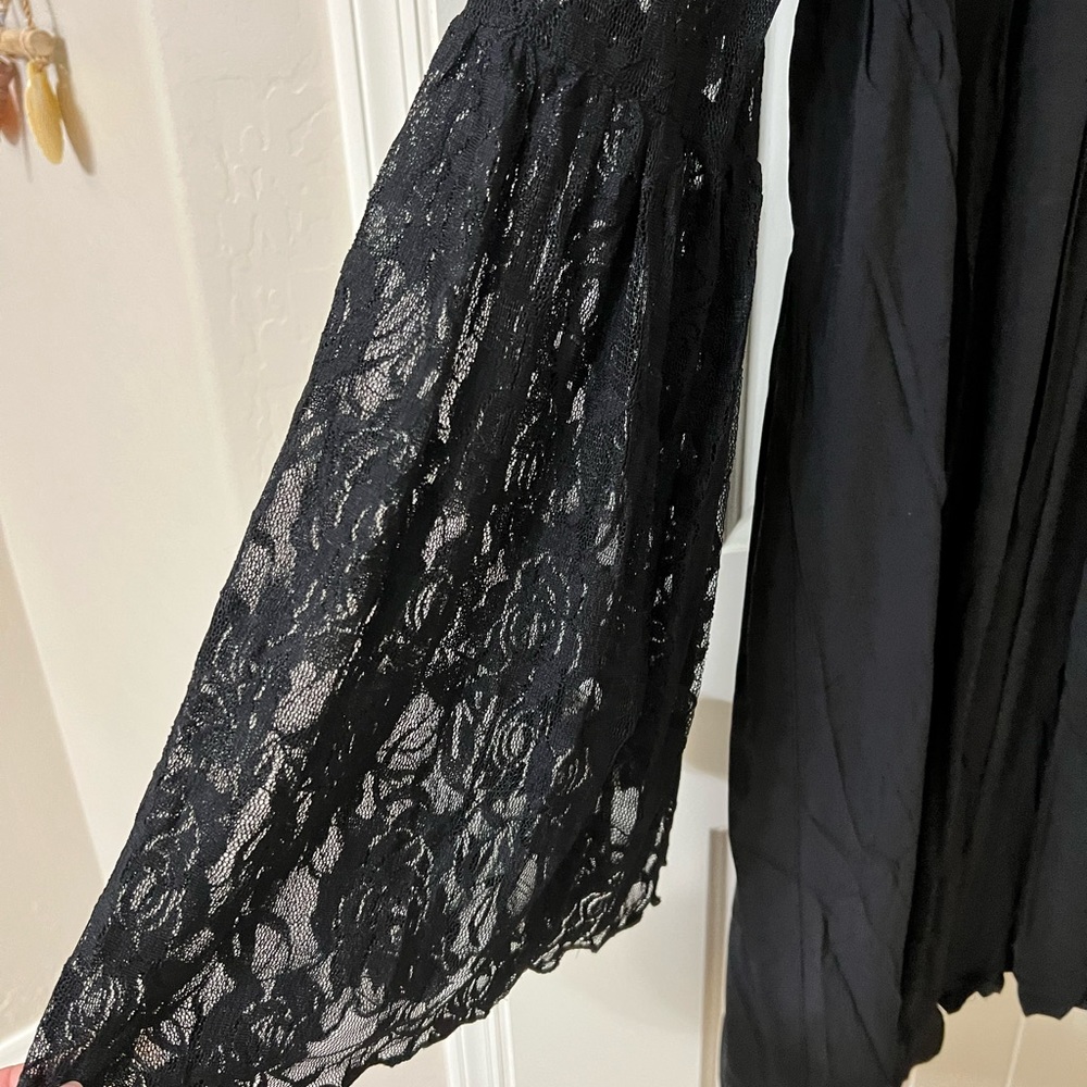 Black dress - Picture 3 of 6